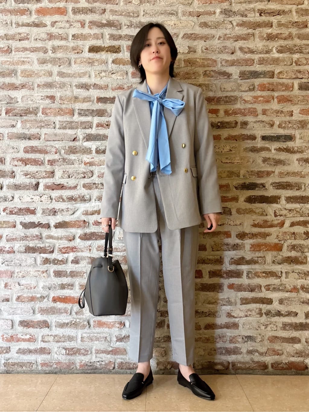 しばさんの「THE SHOP TK｜【通勤にもデイリーにも】CAVIAN 金ボタンダブルブレストジャケット」を使ったコーディネート