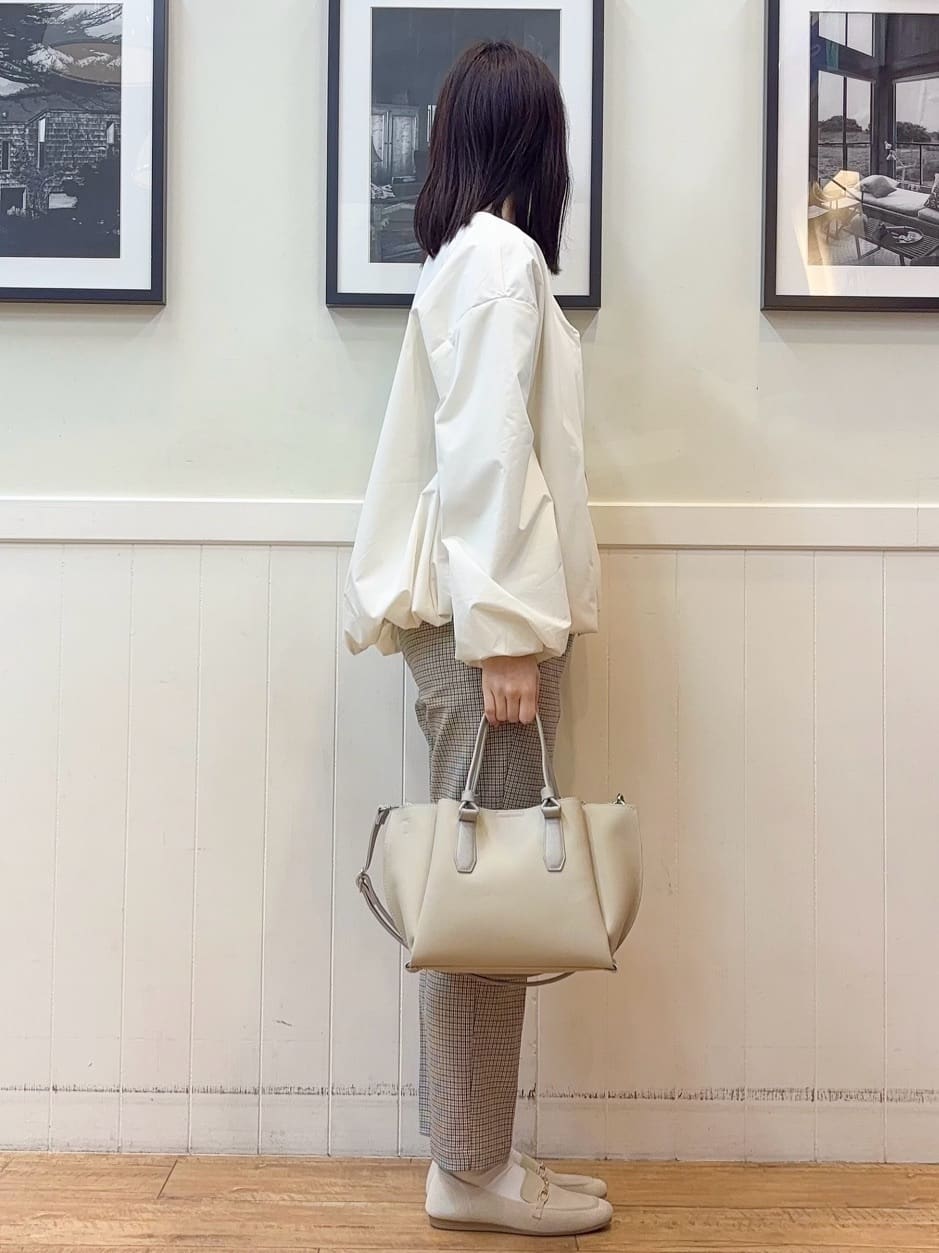 えぬさんの「SHOO･LA･RUE｜【洗濯機可/S-LL/アンサンブル可】すっきりと好印象 配色クルーネックニット」を使ったコーディネート