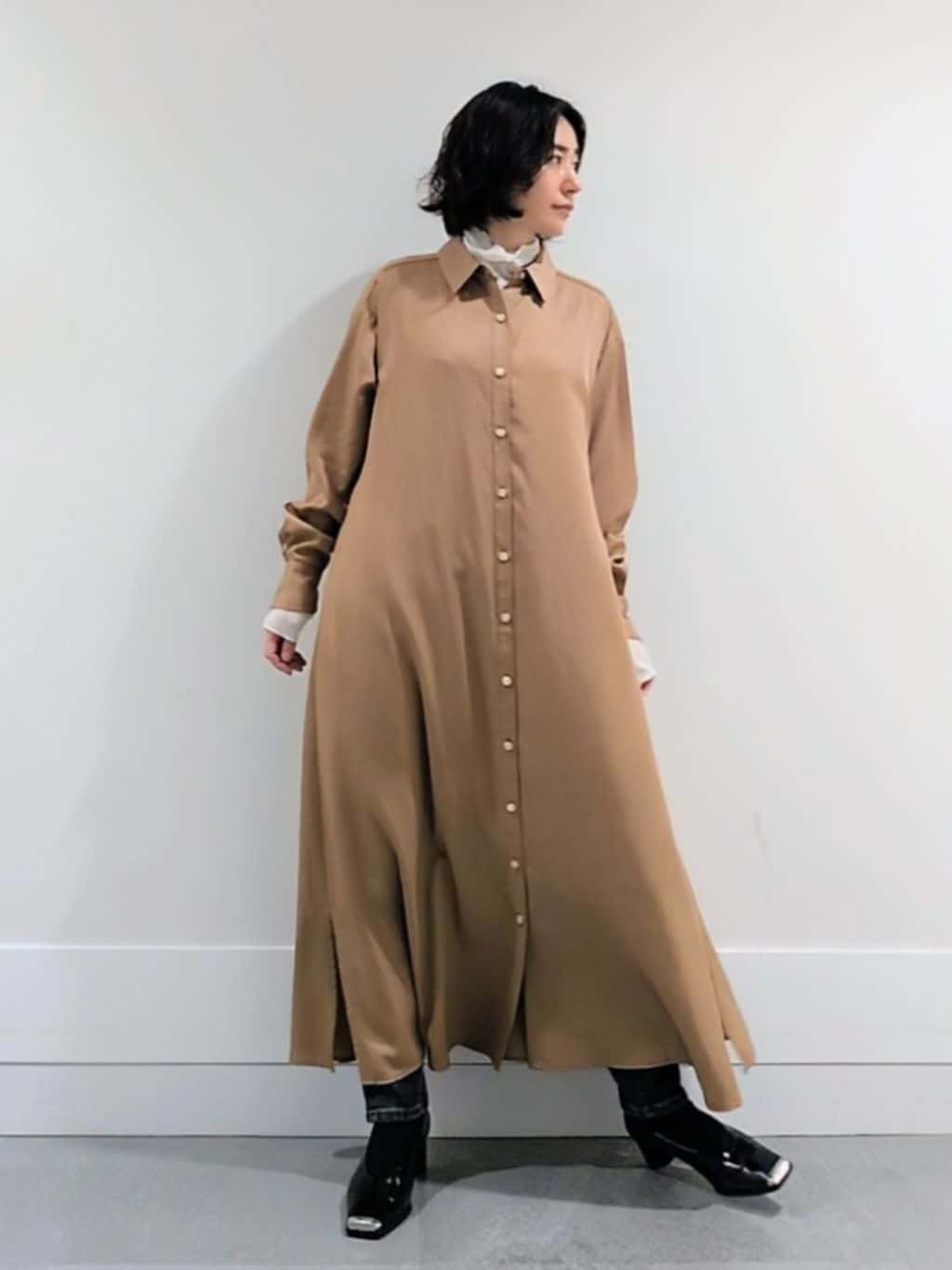 ミズタさんの「UNTITLED｜【前開きボタン/ベルト付/羽織シャツ/】2WAYトレンチ風ワンピース」を使ったコーディネート