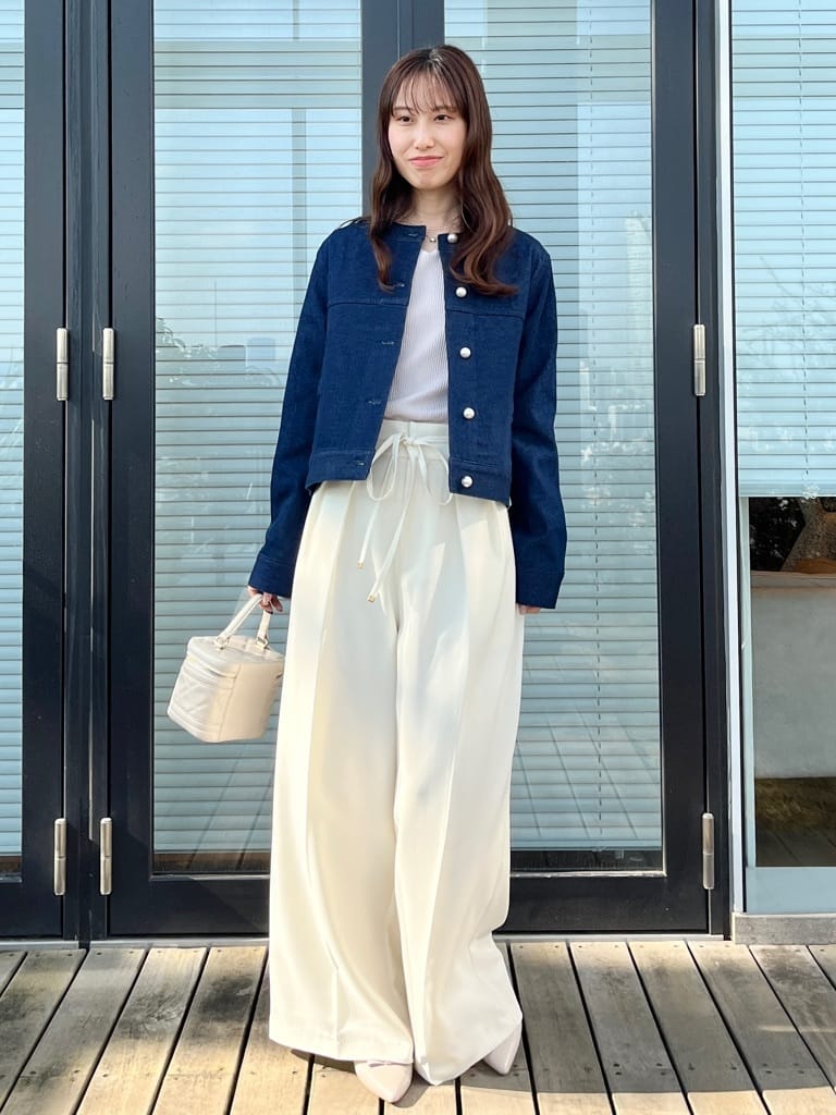 はばさんの「Couture brooch｜【洗える・綿100％】パール調ボタン デニムジャケット」を使ったコーディネート