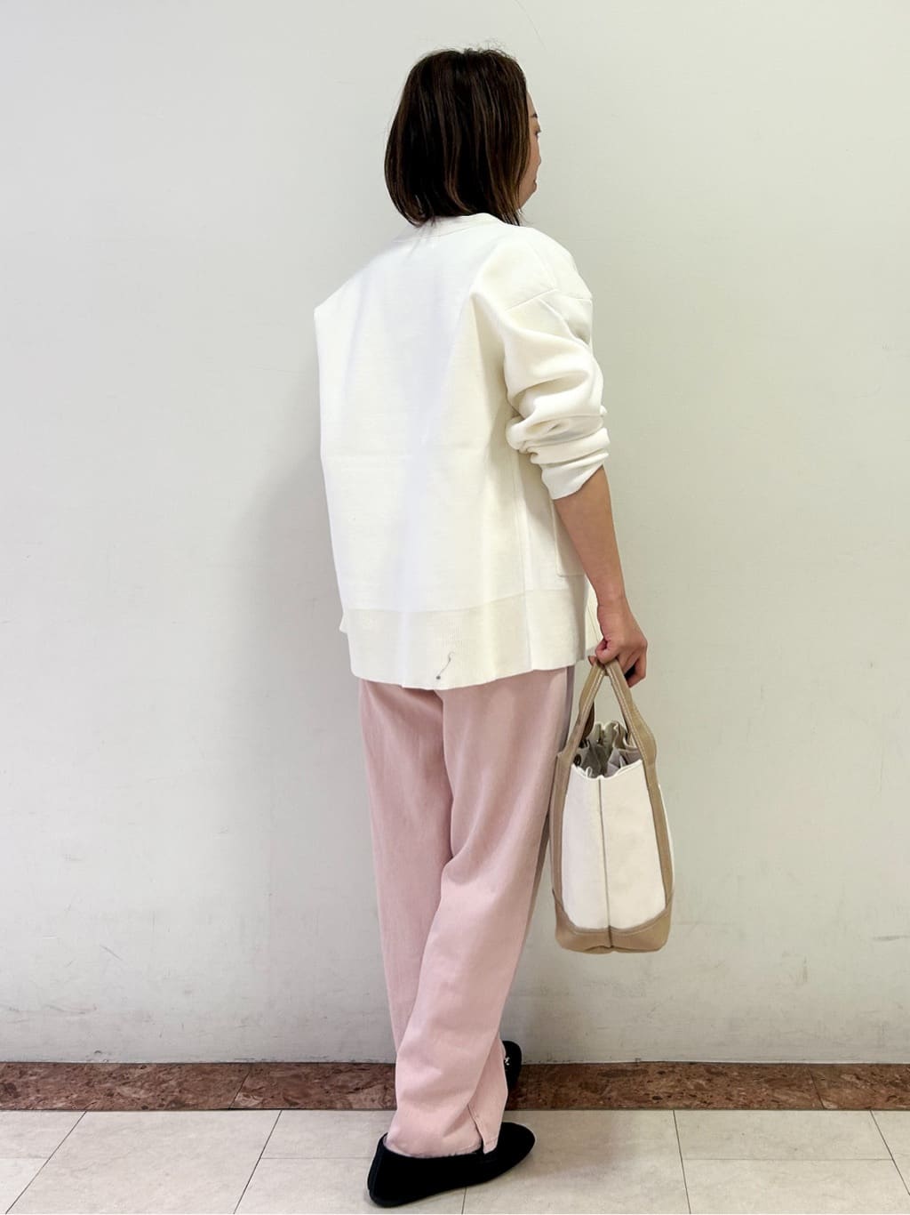 madokaさんの「OPAQUE.CLIP｜リラクシーロゴプリントTシャツ【洗濯機OK】」を使ったコーディネート