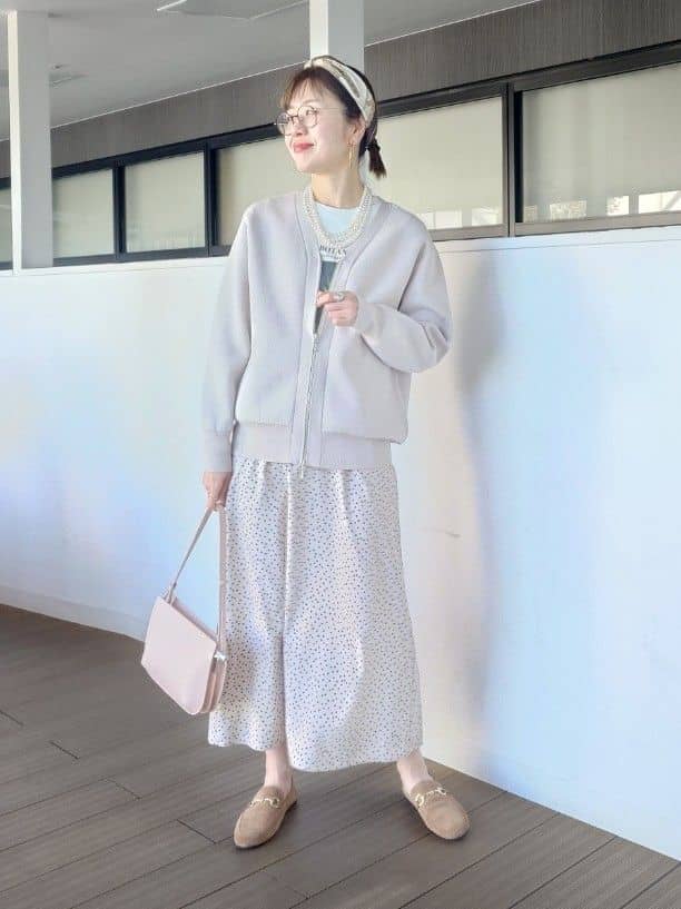 MUTSUKOさんの「UNTITLED｜◆【軽羽織り/セットアップ可】ジップアップニットカーディガン」を使ったコーディネート