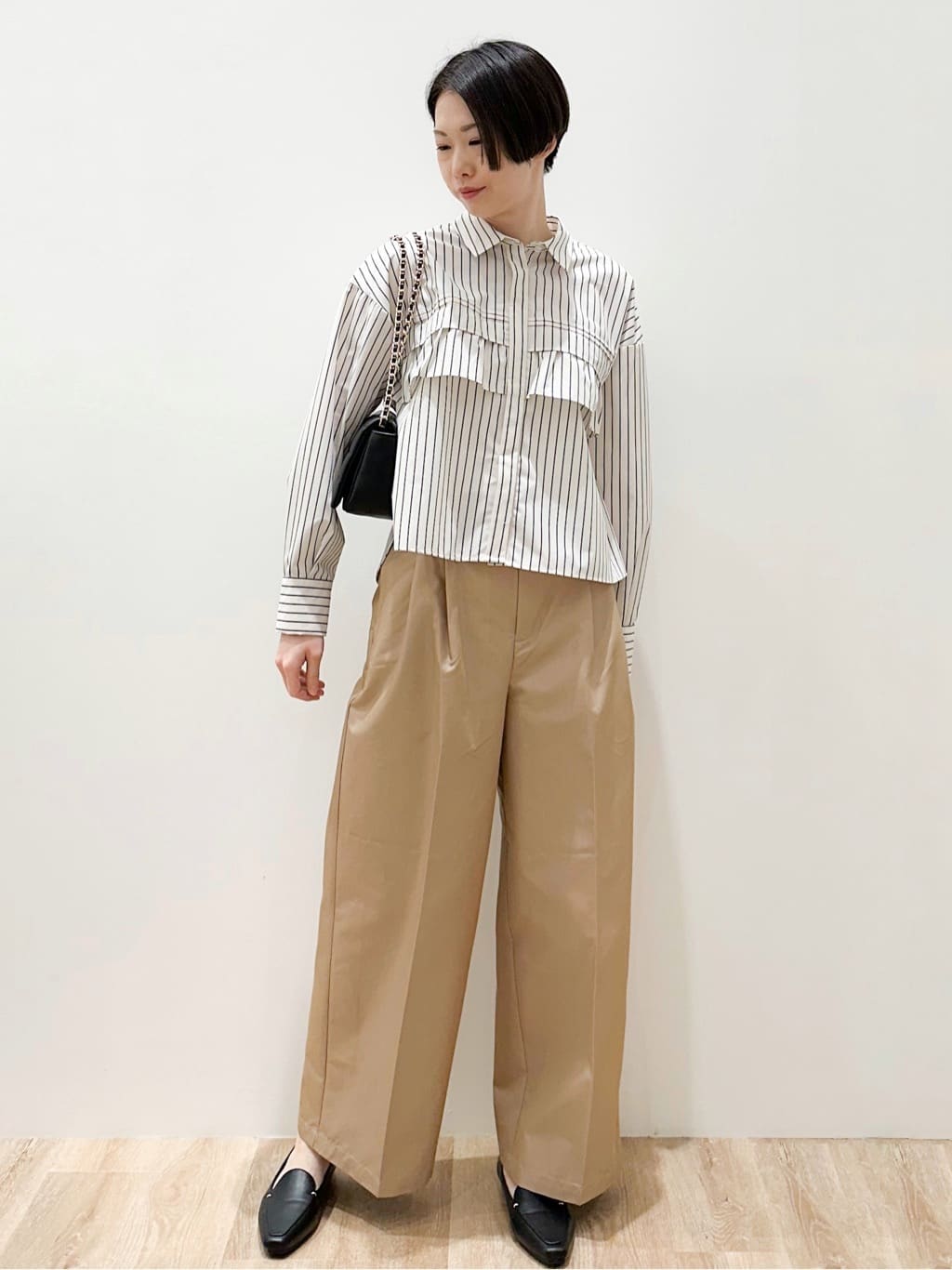 yurieさんの「OPAQUE.CLIP｜タックフリルシャツ【洗濯機OK】」を使ったコーディネート