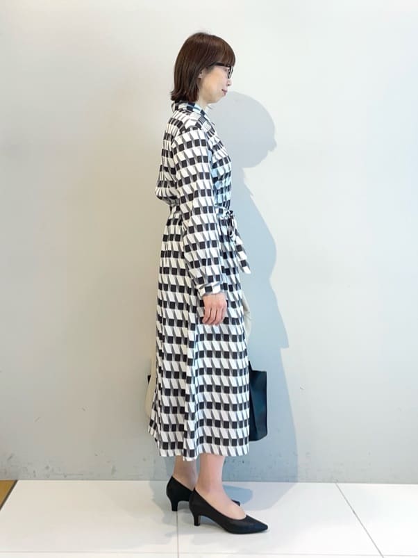 murayamaさんの「INDIVI｜【撥水／軽量】ミニマル スタンドカラーコート」を使ったコーディネート