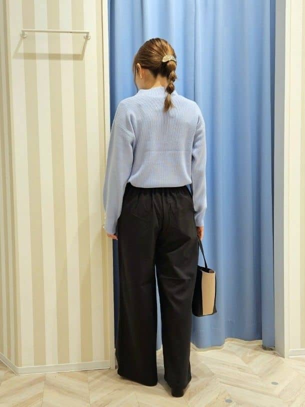 Ikumiさんの「SHOO･LA･RUE｜【洗濯機可/S-LL】ウエストのタブボタンがポイント　ワイドパンツ」を使ったコーディネート