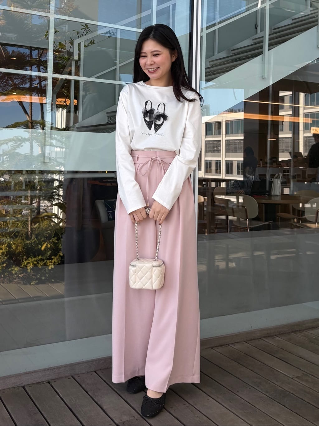 AOIさんの「Couture brooch｜【綿100％・洗える】パリジェンヌ プリントTシャツ」を使ったコーディネート