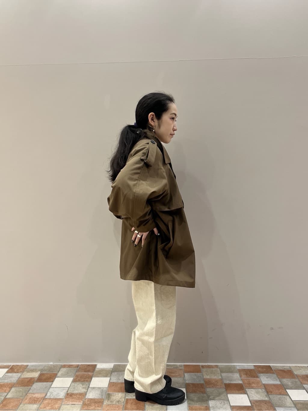 Uminoさんの「INDIVI｜ファンシーヤーンVネックカーディガン」を使ったコーディネート