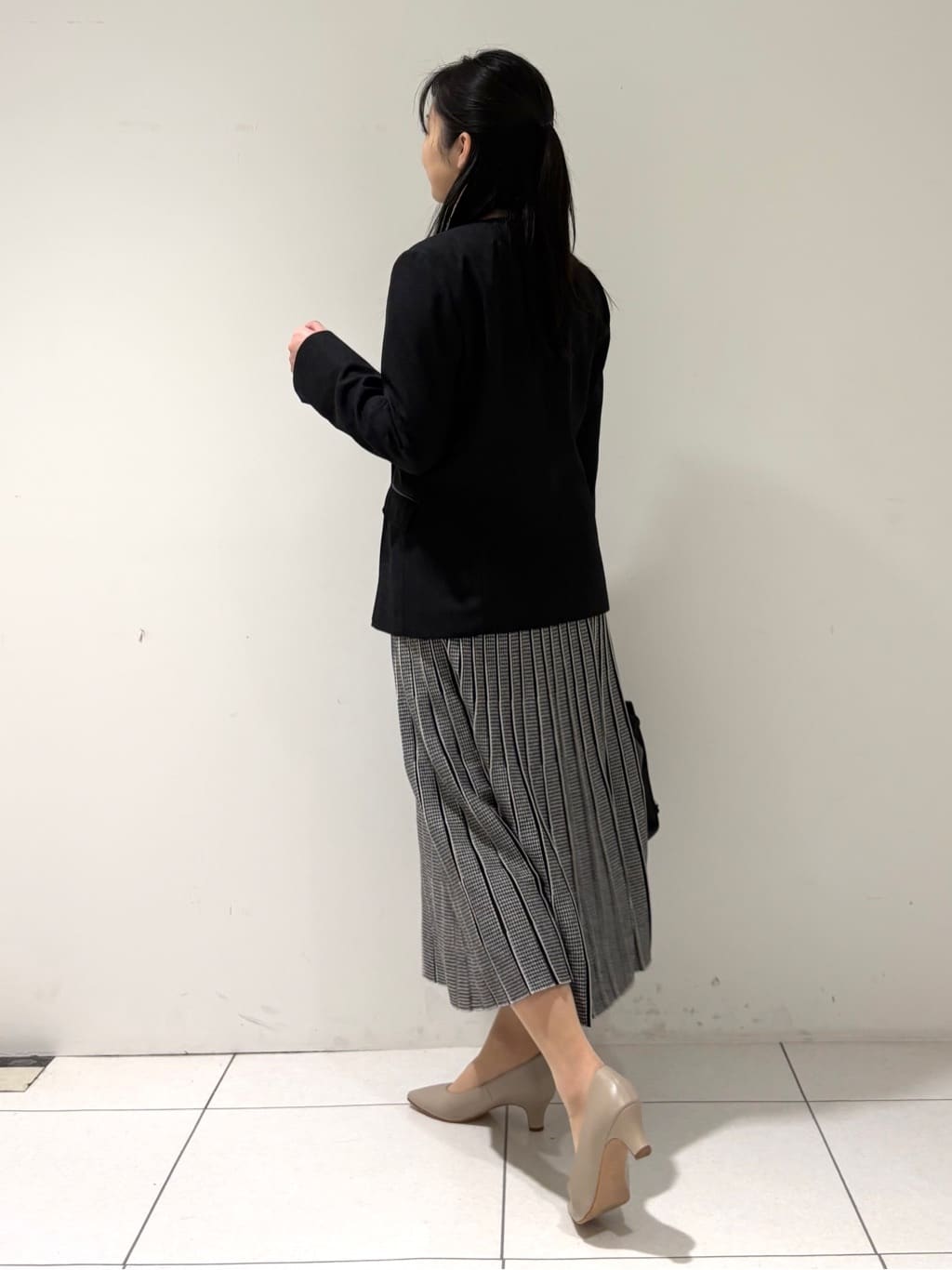 momokoさんの「INDIVI｜【手洗い可／日本製／裏無し／セットアップ可】ツィード見えノーカラージャケット」を使ったコーディネート
