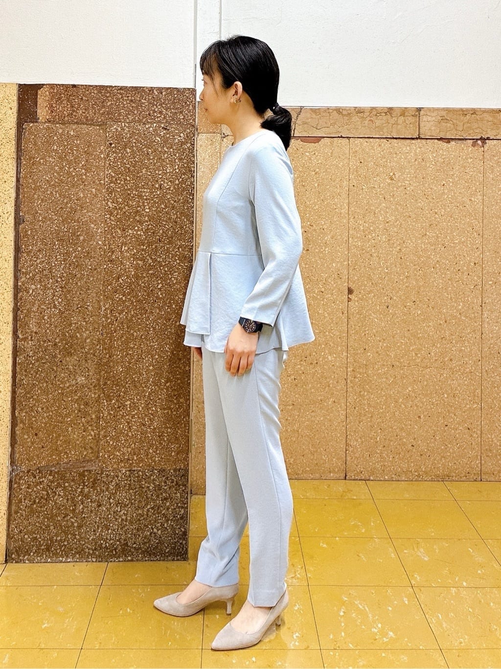 hattoriさんの「INDIVI｜【洗える／UVケア／SETUP可】着る日傘ペプラムブラウス」を使ったコーディネート