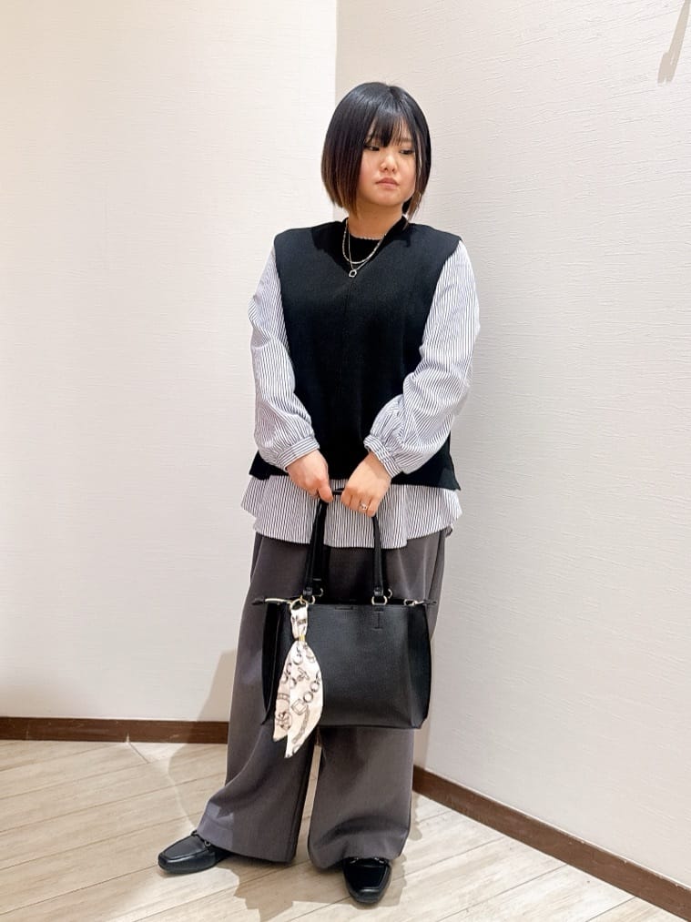 あにぃさんの「SHOO･LA･RUE｜【洗濯機可/S-LL】 フラップイージーワイドパンツ」を使ったコーディネート