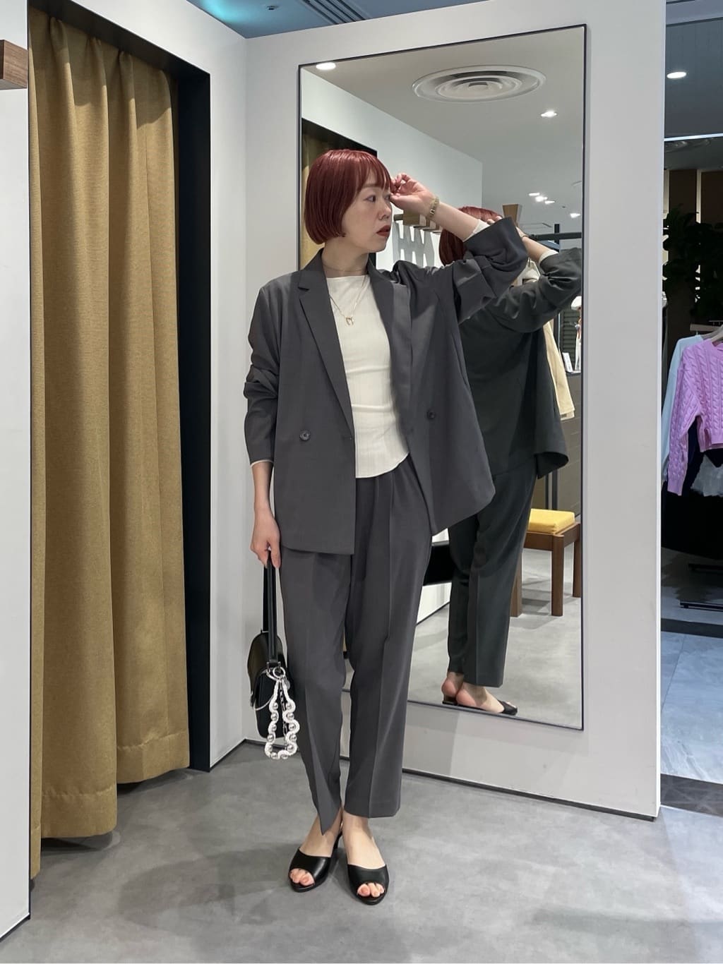 mikuさんの「INDIVI｜Comfy SET UP｜イージーテーパードパンツ【セットアップ対応／通勤／カセット服／接触冷感／U」を使ったコーディネート