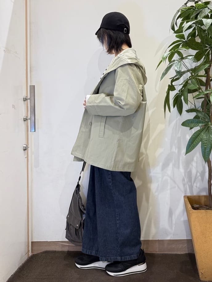 misakiさんの「SHOO･LA･RUE｜【防花粉/洗濯機可/S-LL】ゆったり着られる 大人のテントフーディージャケット」を使ったコーディネート
