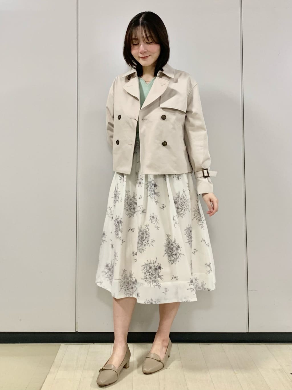 kasumiさんの「index｜キャンディスリーブショートトレンチコート【洗濯機OK／撥水／防花粉】《5col》」を使ったコーディネート