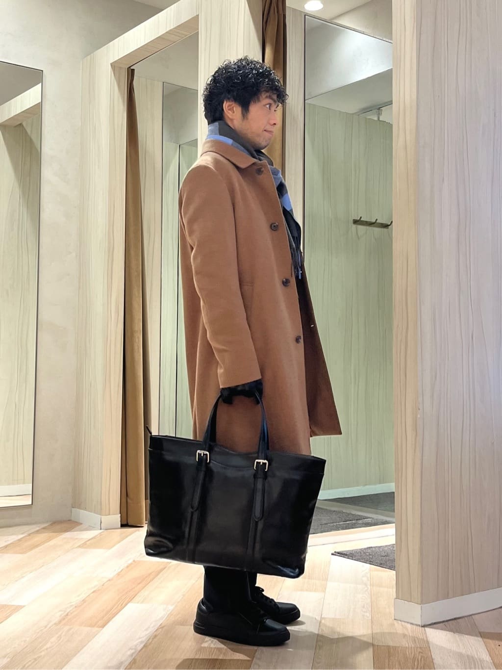URAさんの「TAKEO KIKUCHI｜カシミヤブレンド ビーバー調ステンカラーコート」を使ったコーディネート