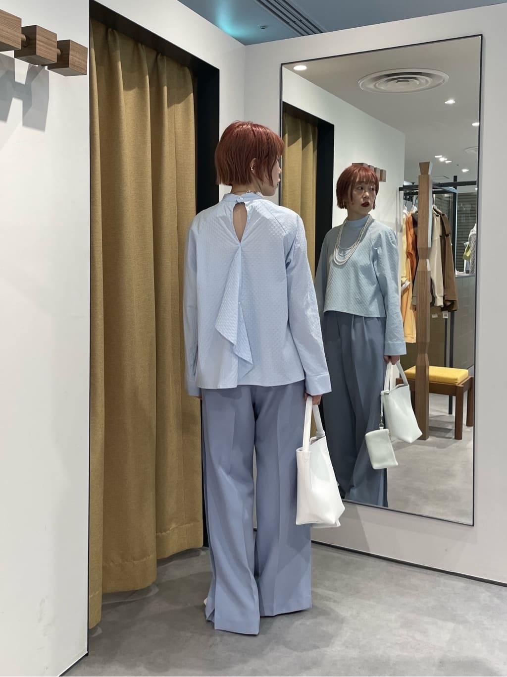 mikuさんの「INDIVI｜【オケージョン／セレモニー／セットアップ可能】ダブルクロスサイドボックスワイドパンツ」を使ったコーディネート