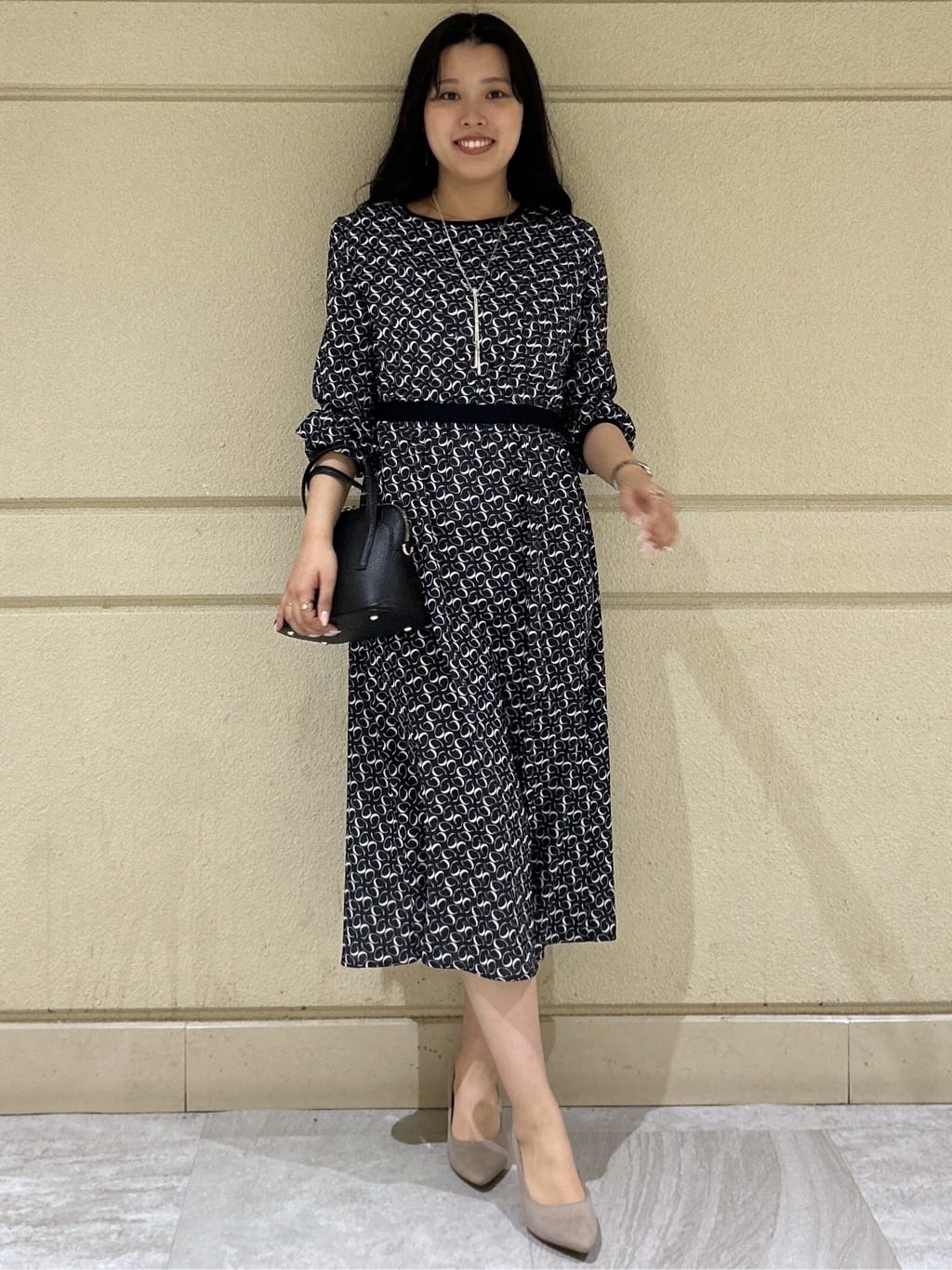 Momokaさんの「COUP DE CHANCE｜【手洗い可】幾何柄プリントワンピース」を使ったコーディネート