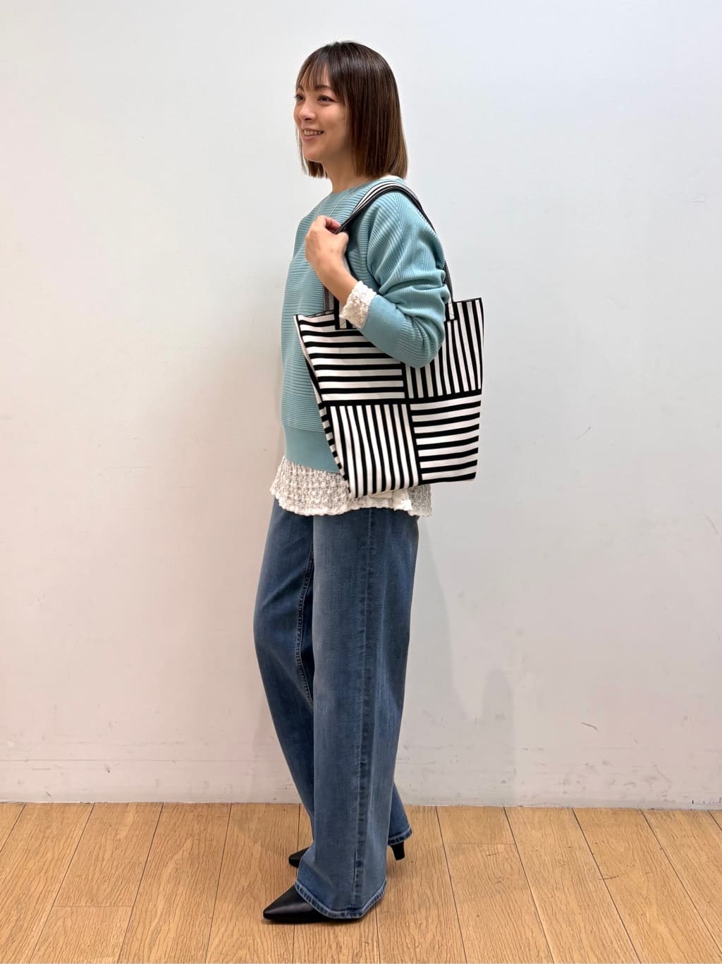 mikkoさんの「INDIVI｜【洗える／キレイ色】体型カバー無縫製ニット」を使ったコーディネート