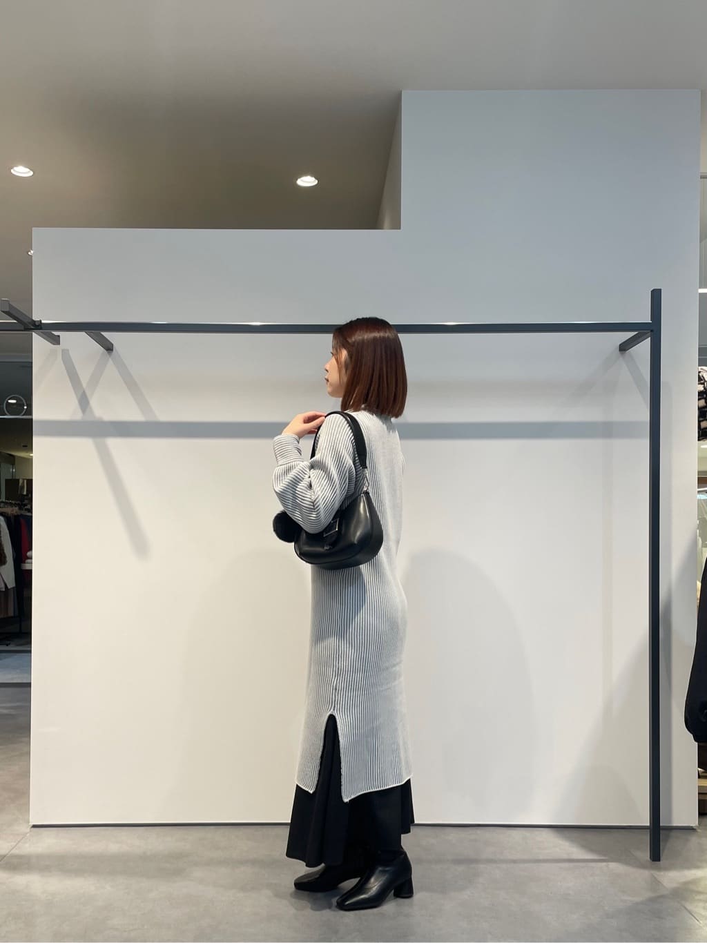 amiさんの「INDIVI｜スタンドネックニットワンピース」を使ったコーディネート