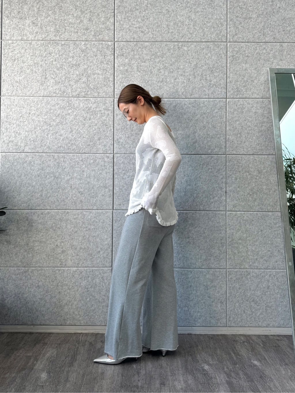 uchi__yamaさんの「CODE A｜flower mesh pullover」を使ったコーディネート