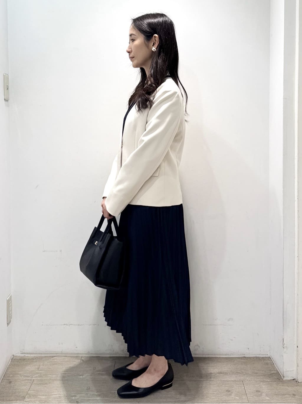 yuicciさんの「OPAQUE.CLIP｜《通勤／セットアップ対応》 パイピングVネックジャケット【洗濯機OK】」を使ったコーディネート