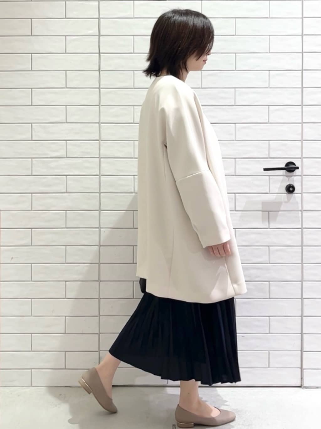 しおりさんの「OPAQUE.CLIP｜フォルムスリーブミドルコート【洗濯機OK】」を使ったコーディネート