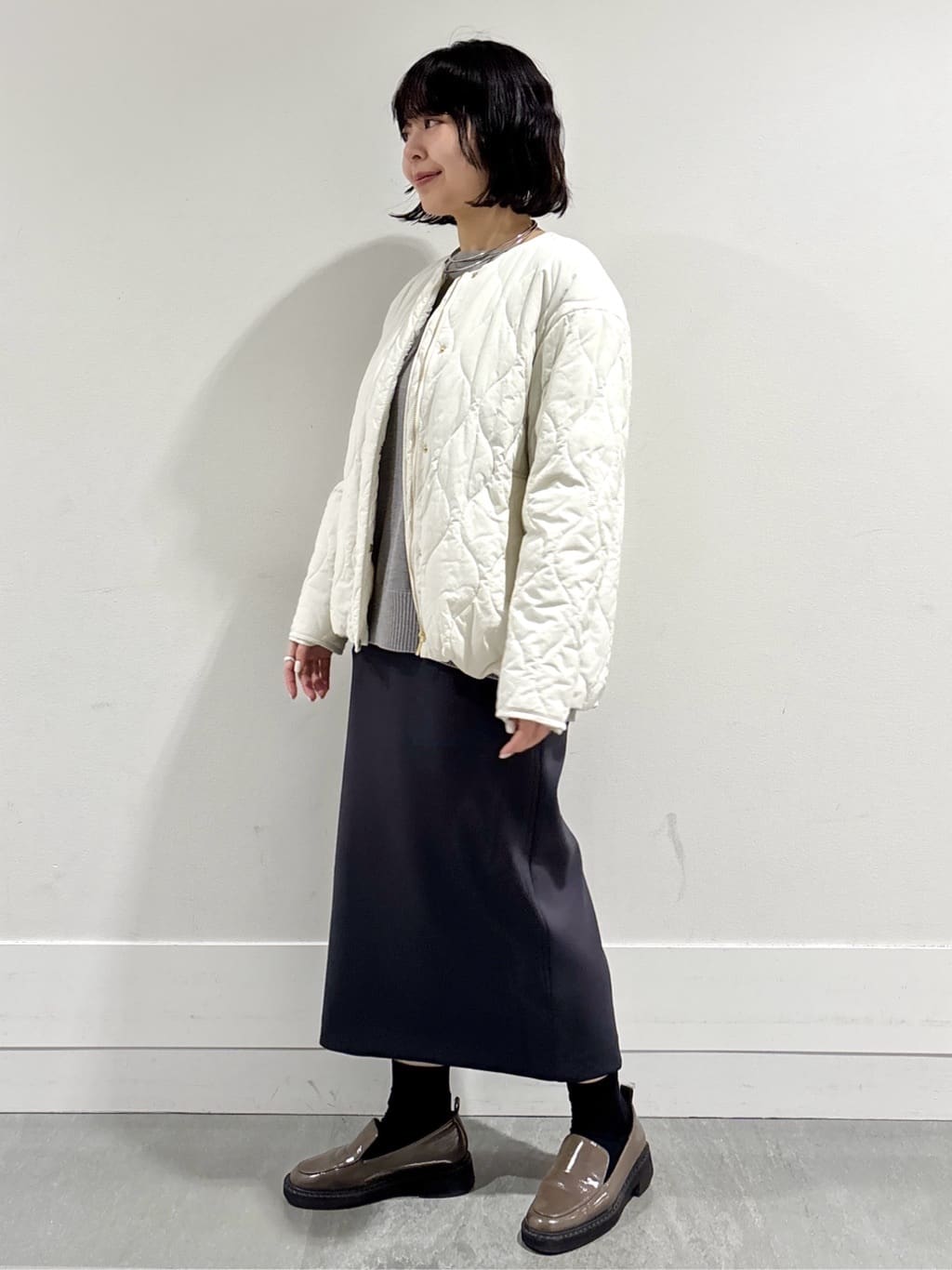 モエカさんの「UNTITLED｜【8色展開/体型カバー】魅せるタイムレスニット」を使ったコーディネート