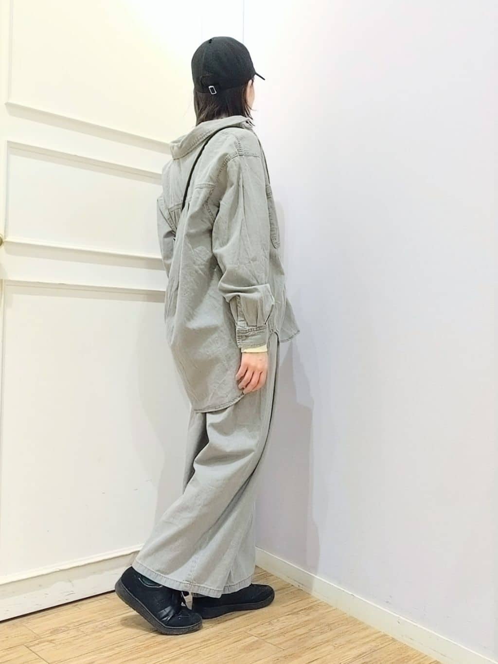 miomioさんの「SHOO･LA･RUE｜【洗濯機可/体型カバー】こなれ感をプラスする ライトオンスデニムシャツ」を使ったコーディネート