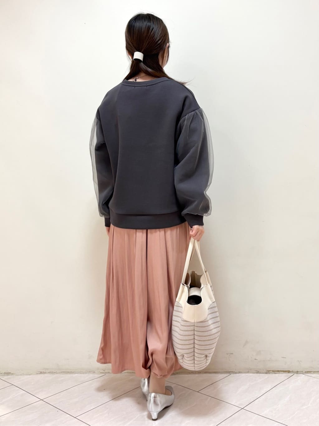 mikiさんの「Reflect｜チュールレイヤードスリーブプルオーバー」を使ったコーディネート