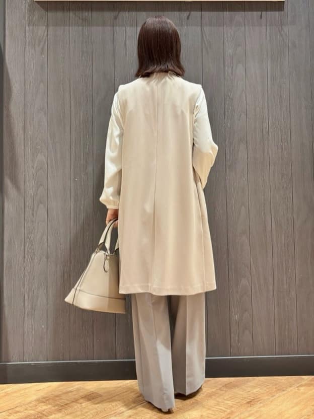 meiさんの「SHOO･LA･RUE｜【洗濯機可】上品で華やか スタンドフリルブラウス」を使ったコーディネート
