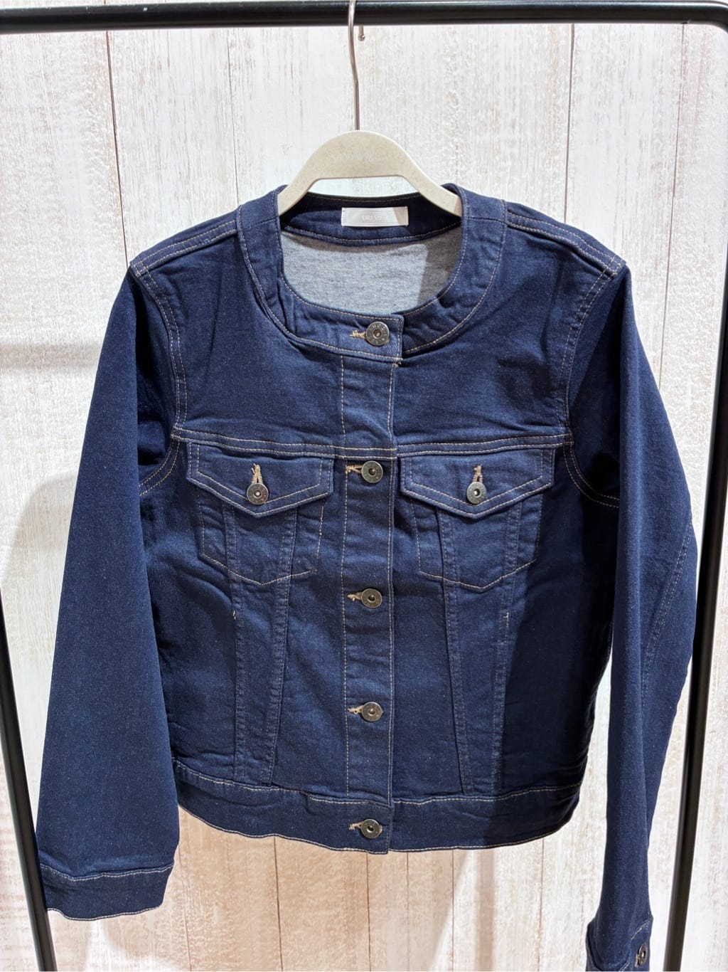 ひとみさんの「SHOO･LA･RUE｜【SHOO・LA・RUE DENIM/S-LL/高レビュー】大人のための ノーカラーデニムジャケット」を使ったコーディネート