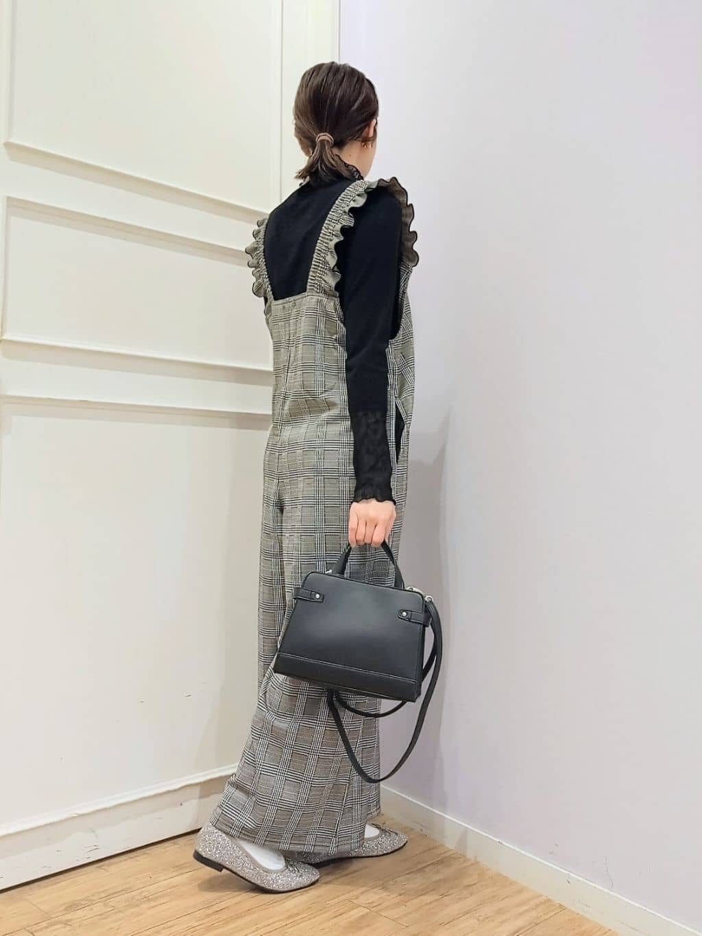miomioさんの「SHOO･LA･RUE｜【あったか】大人のための チェック柄フリルサロペット」を使ったコーディネート