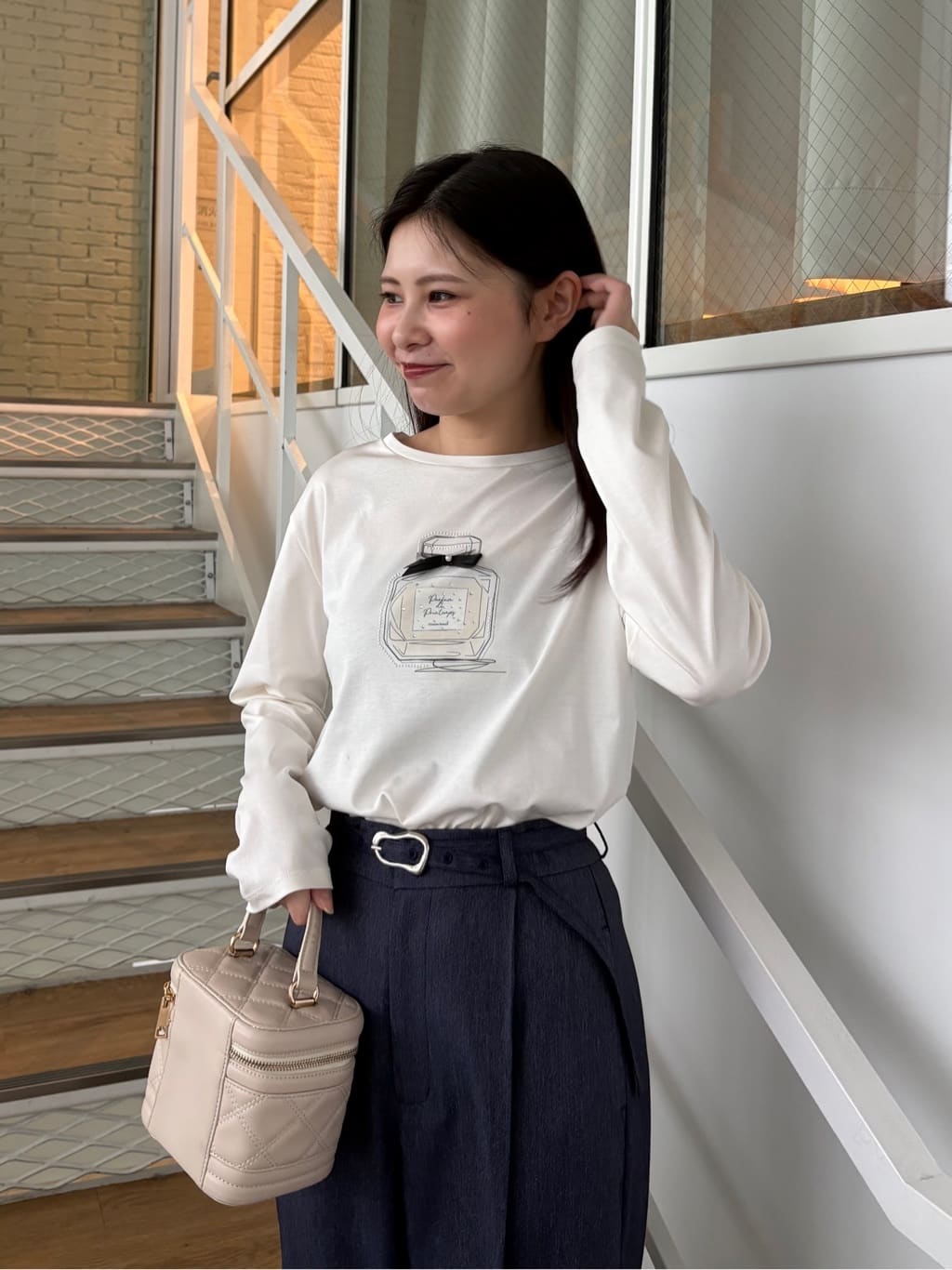 AOIさんの「Couture brooch｜【綿100％・洗える】パリジェンヌ プリントTシャツ」を使ったコーディネート