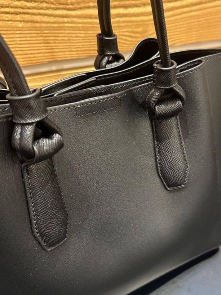 まりやんさんの「SHOO･LA･RUE｜ハンドルカクシボトートバッグ」を使ったコーディネート