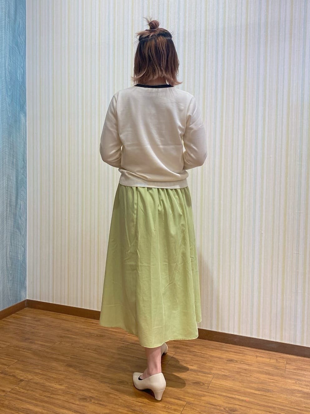 ayaさんの「SHOO･LA･RUE｜ふんわり女性らしさあふれる ギャザーフレアスカート」を使ったコーディネート