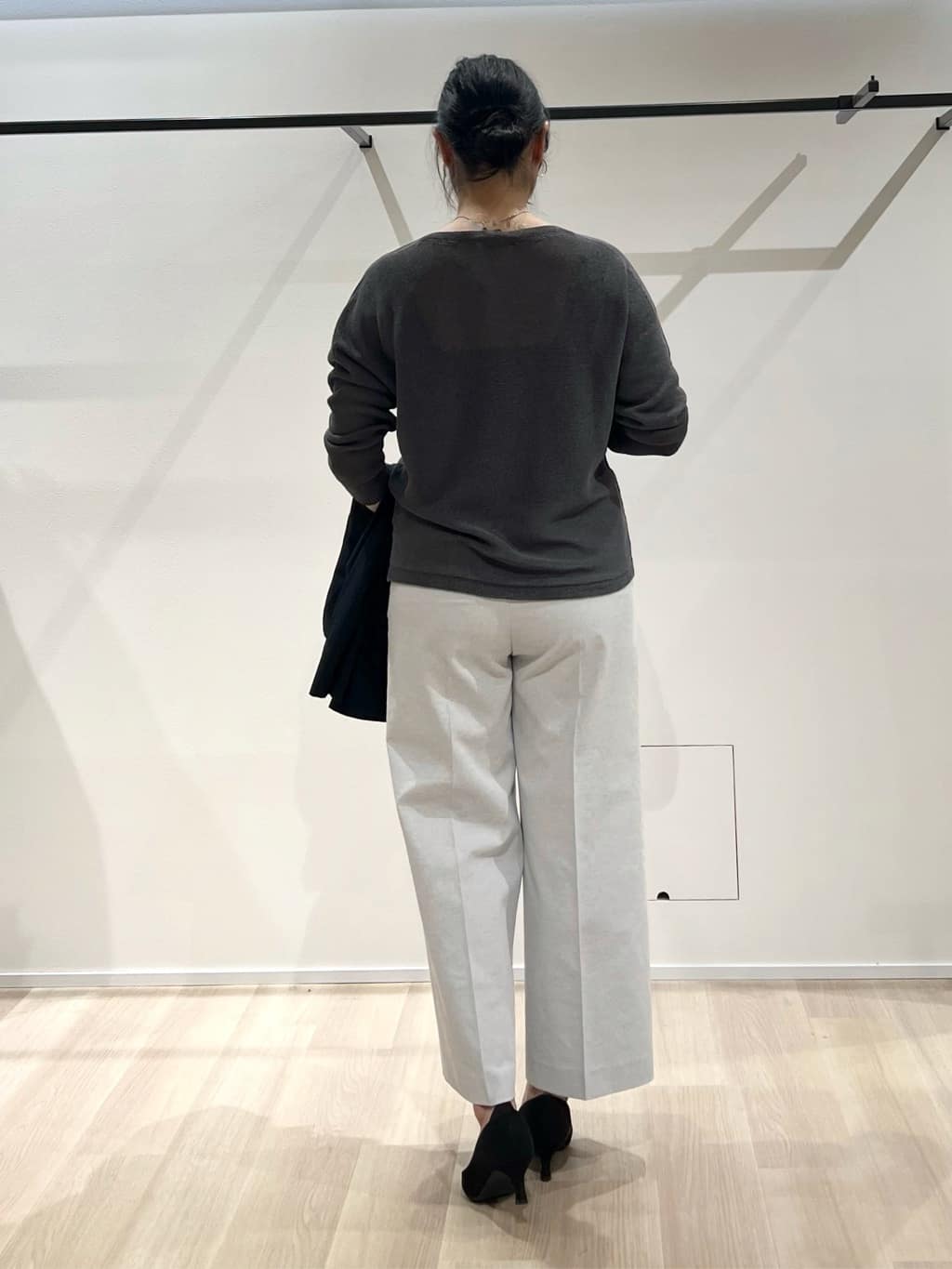TOMOMIさんの「UNTITLED｜【古畑星夏さん着用/8色展開/程よい透け感】ドライタッチボートネックニット」を使ったコーディネート
