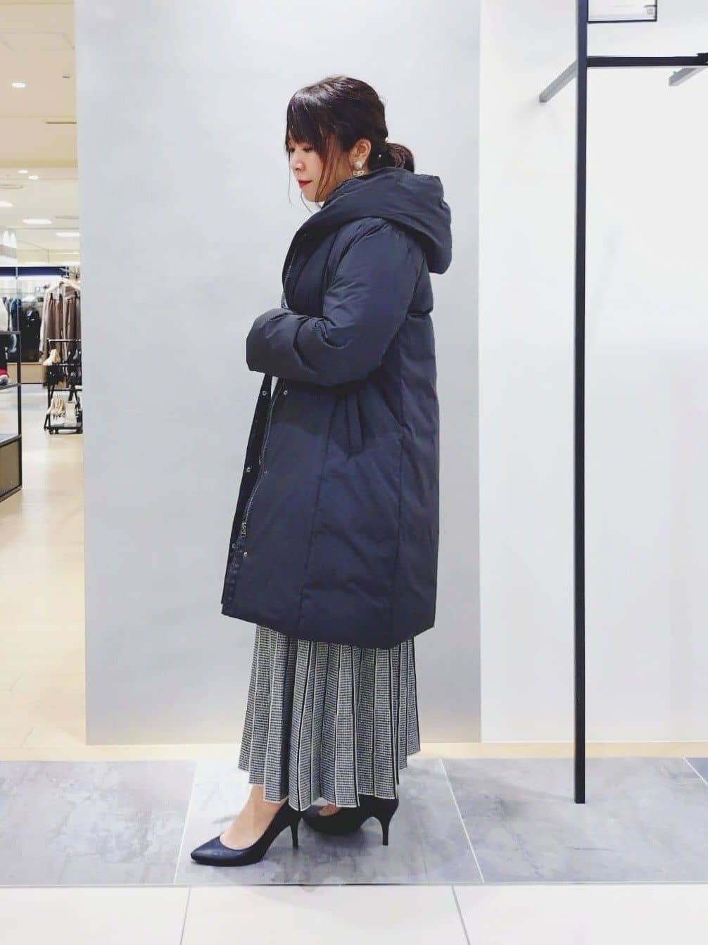 TOMOMIさんの「INDIVI｜【洗える／大人ラメ】カラーMIXボトルネックニット」を使ったコーディネート