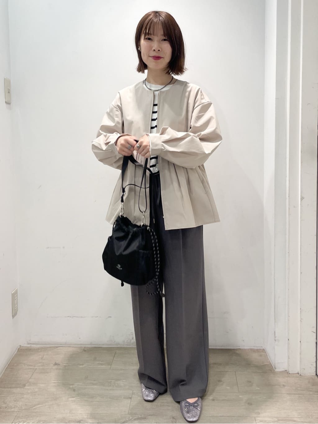 tomokoさんの「OPAQUE.CLIP｜美脚ストレッチイージーワイドパンツ【洗濯機OK】」を使ったコーディネート