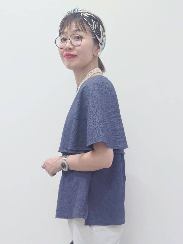 MUTSUKOさんの「UNTITLED｜【洗える/ストレッチ性/フェミニン】ケープデザインブラウス」を使ったコーディネート