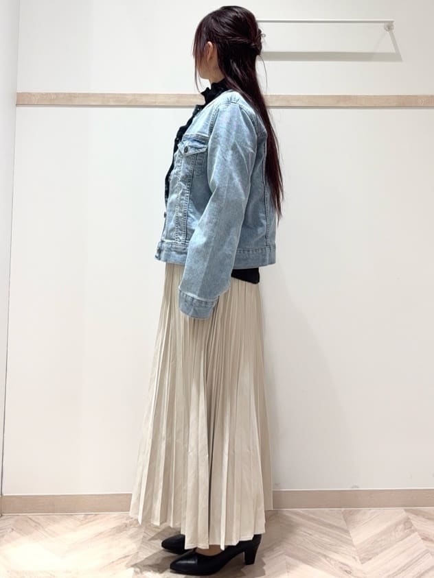 nanaさんの「SHOO･LA･RUE｜【洗濯機可/S-LL】きれいめにもカジュアルにも スエードライク プリーツスカート」を使ったコーディネート