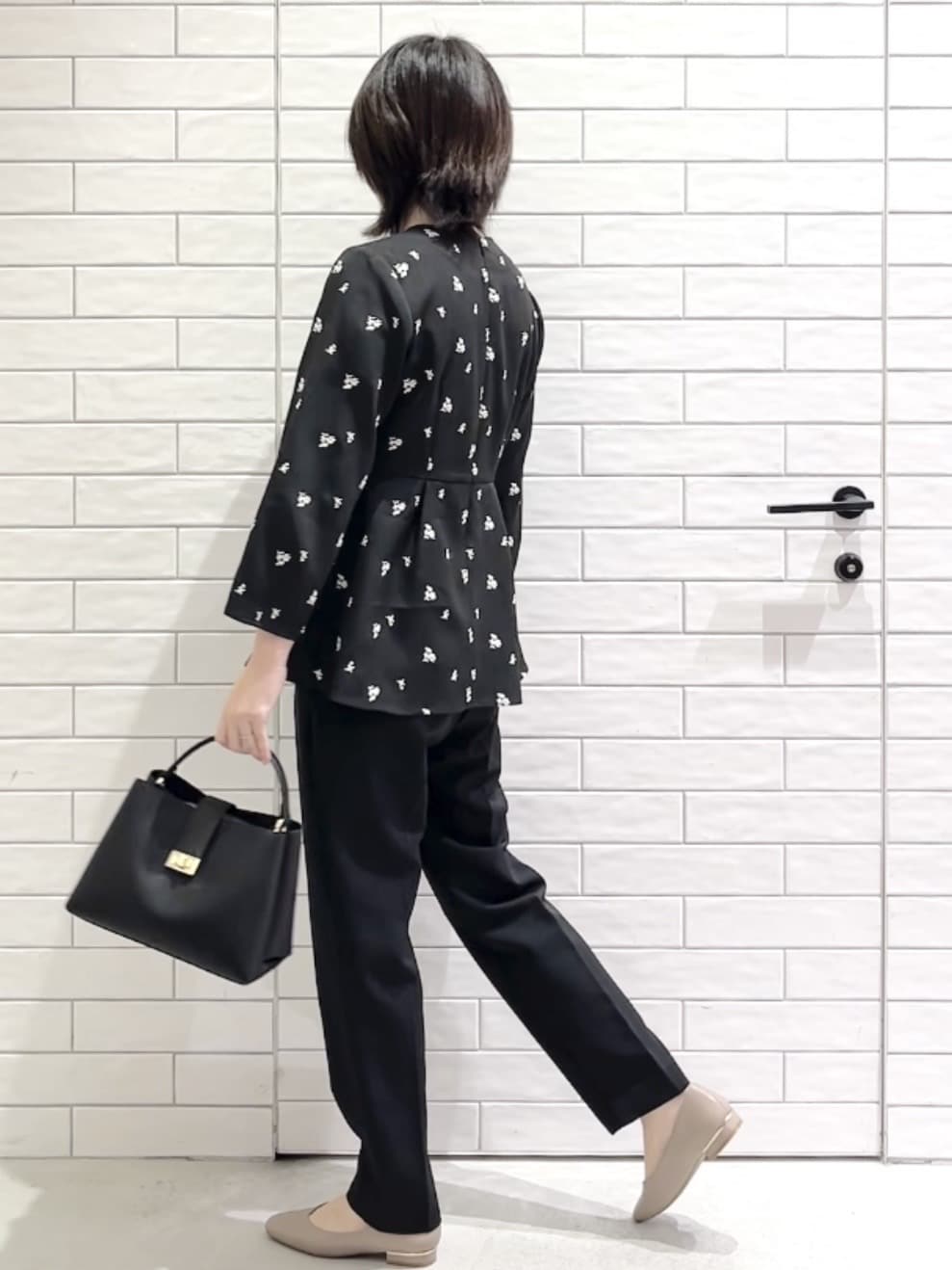 しおりさんの「OPAQUE.CLIP｜フラワー刺繍ペプラムブラウス【洗濯機OK】」を使ったコーディネート