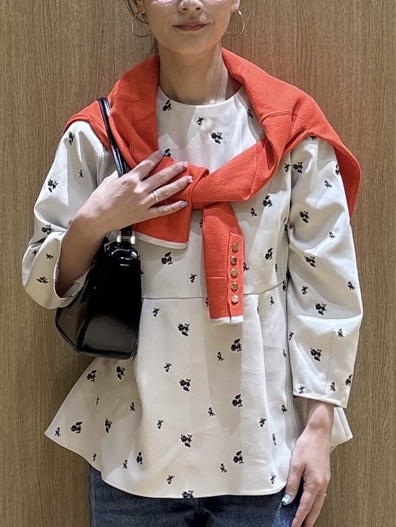 たけねぇさんの「OPAQUE.CLIP｜フラワー刺繍ペプラムブラウス【洗濯機OK】」を使ったコーディネート