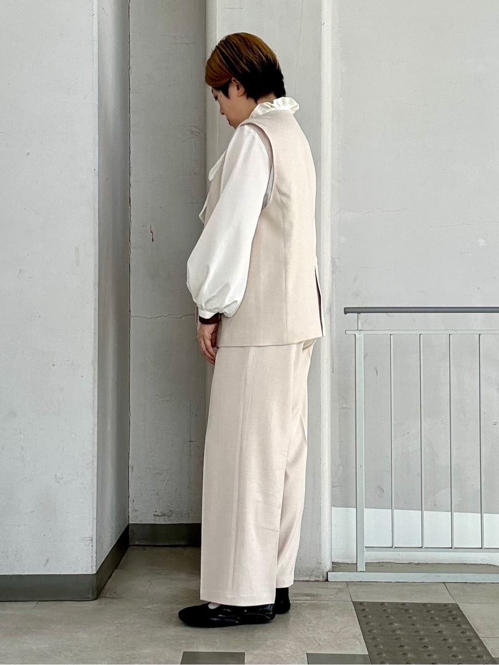 aiさんの「THE SHOP TK｜【通勤にもカジュアルにも】CAVIAN ジレ/セットアップ可」を使ったコーディネート