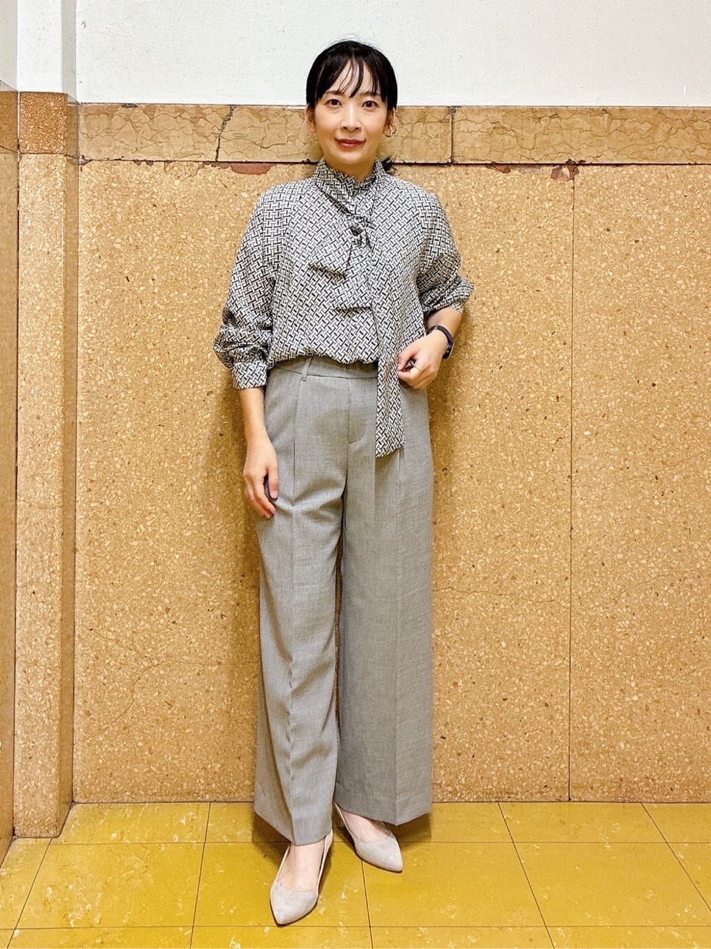 hattoriさんの「INDIVI｜ジオメプリントボウタイブラウス」を使ったコーディネート