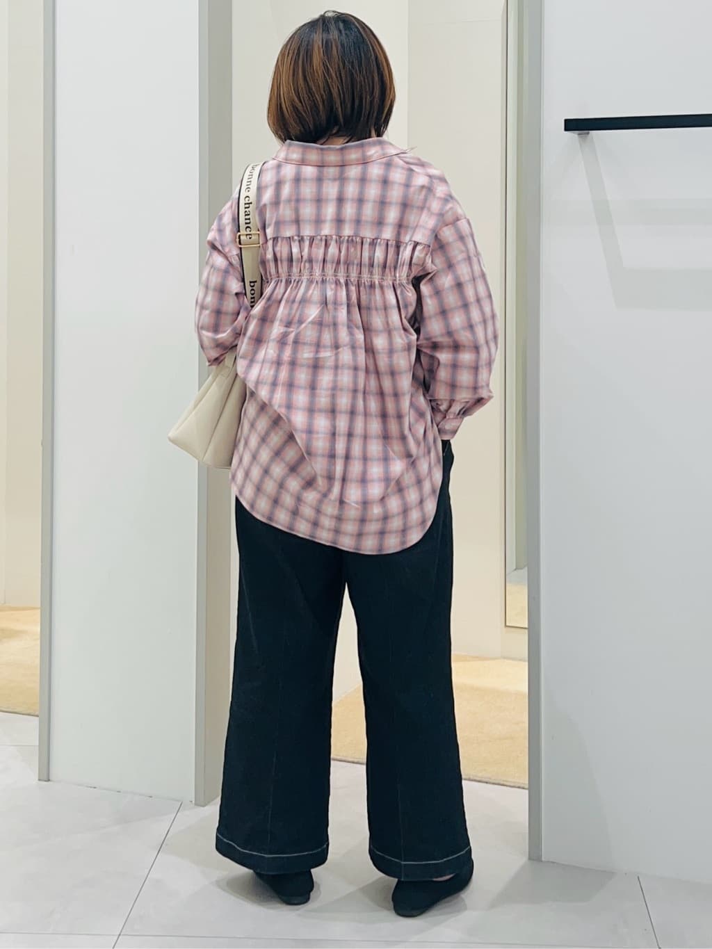 Naruさんの「THE SHOP TK｜【後ろ姿もサマになる】バックシャーリングシャツ」を使ったコーディネート
