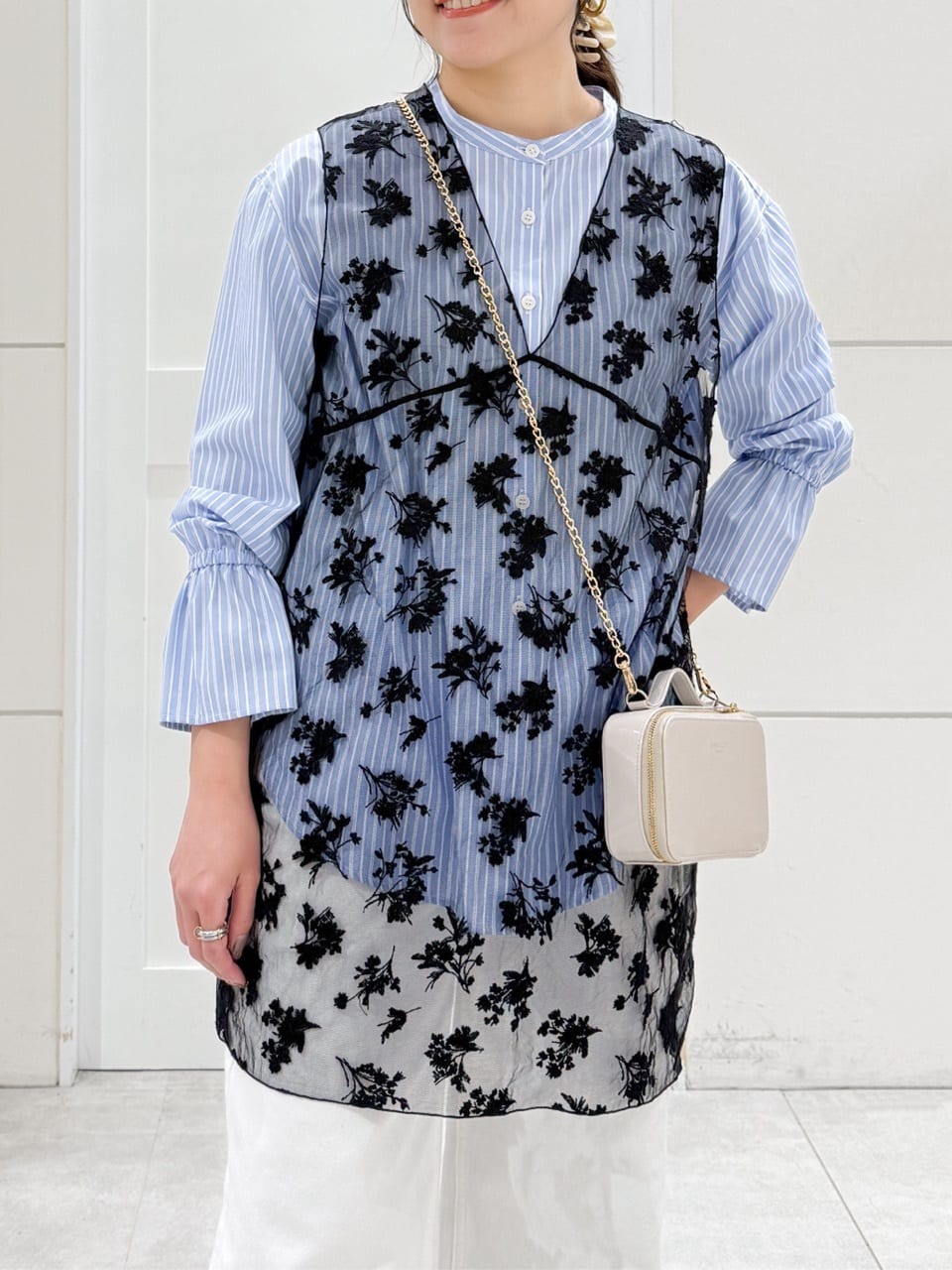 yuka.aさんの「OPAQUE.CLIP｜シアー刺繍チュニックブラウス【洗濯機OK】」を使ったコーディネート