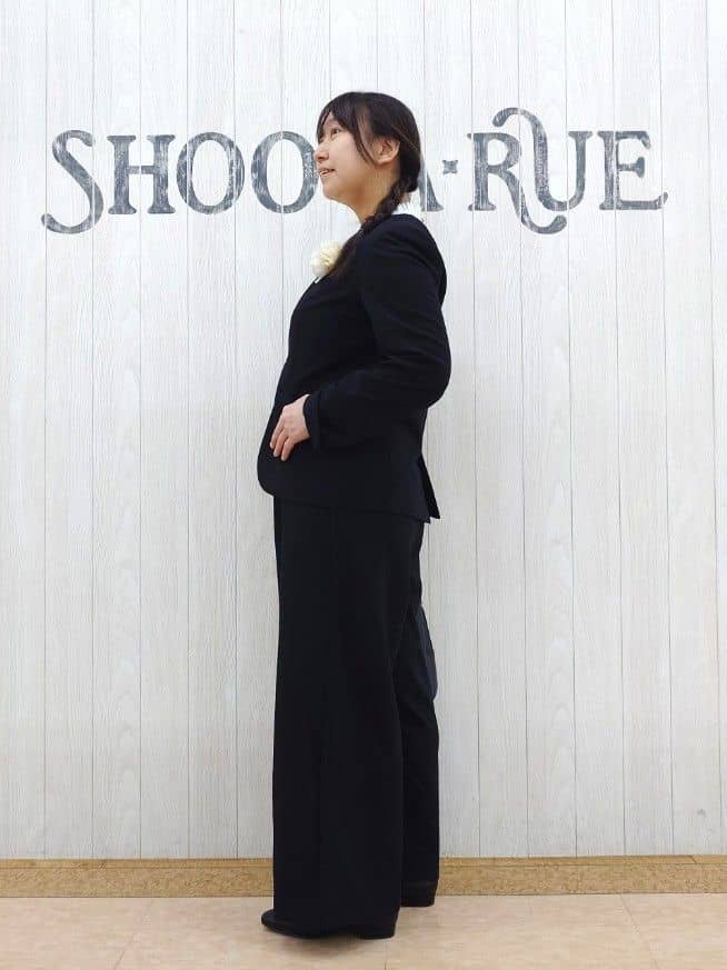 とろろさんの「SHOO･LA･RUE｜【洗濯機可/セットアップ可/S-3L】きちんと楽に。カットジョーゼットノーカラージャケット」を使ったコーディネート