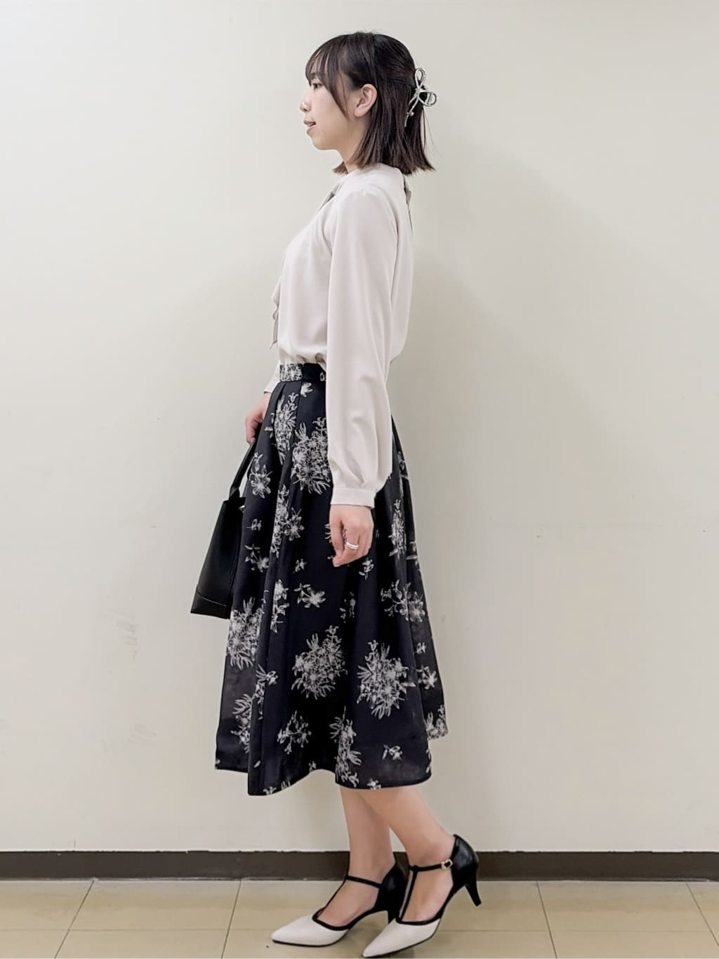 yurinaさんの「index｜ボウタイタックブラウス【洗濯機OK／防シワ】《XS～3L》」を使ったコーディネート