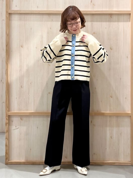 nakoさんの「THE SHOP TK｜【羽織るだけでこなれ感を演出】デニム切替カーディガン」を使ったコーディネート