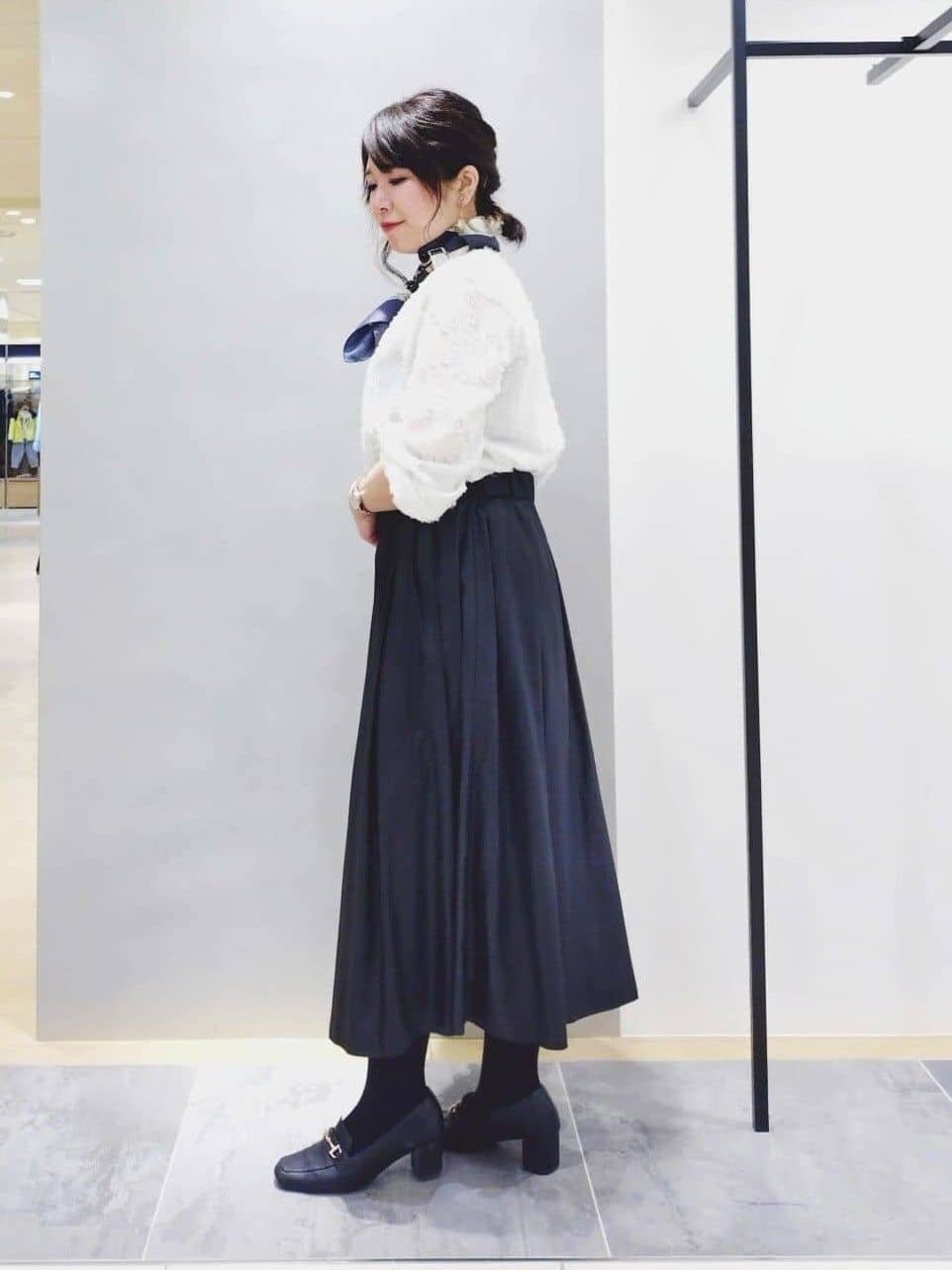 TOMOMIさんの「INDIVI｜【撥水/軽量】ミドル丈 ミニマルトレンチコート」を使ったコーディネート