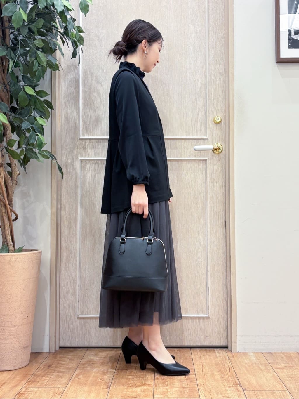 なみさんの「SHOO･LA･RUE｜【洗濯機可】上品で華やか スタンドフリルブラウス」を使ったコーディネート